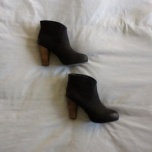 EUC Steve Madden booties